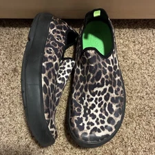 OOFOS OOmg Eezee Animal Print Recovery Comfort Slip Size 8.5