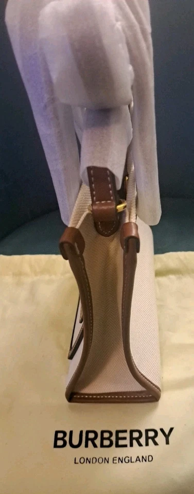 👜 BURBERRY®️ Mini bolso Freya de lona y cuero natural/bronceado para mujer 👜 Foto 4 de 4