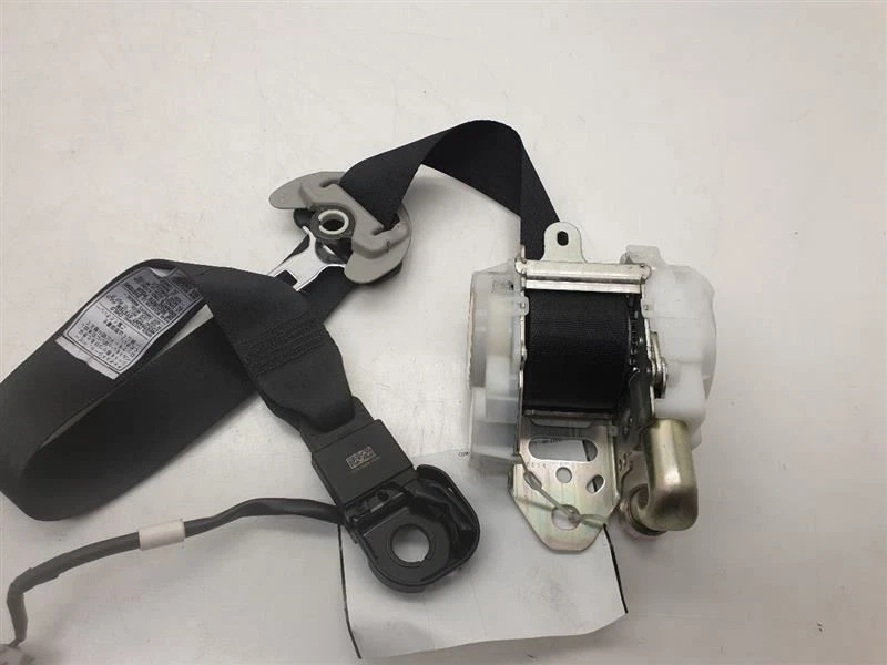 08-09 MONTAJE CINTURÓN SEGURIDAD DELANTERO LADO PASAJERO LEXUS IS-F Foto 3 de 4