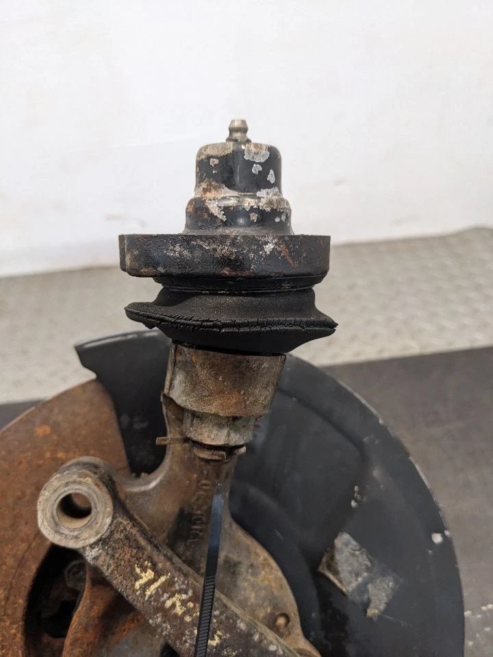 Driver Left Front Spindle/Knuckle Fits 86-97 NISSAN PICKUP 1172467 - Image 3 of 4