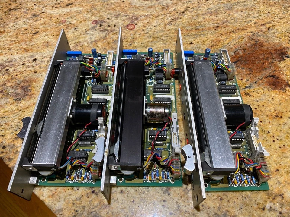 NEVE VR FLY FADERS, 30 DISPONIBLES Foto 3 de 4