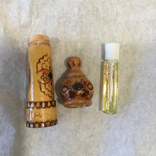 VTG Wooden Treen Hand Carved & Painted W Bulgarian Rose Oil 0.4 AB Needle Holder - Picture 12 of 14