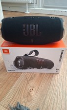 JBL Charge 6 Multi-Lautsprecher mit AI Sound Boost schwarz