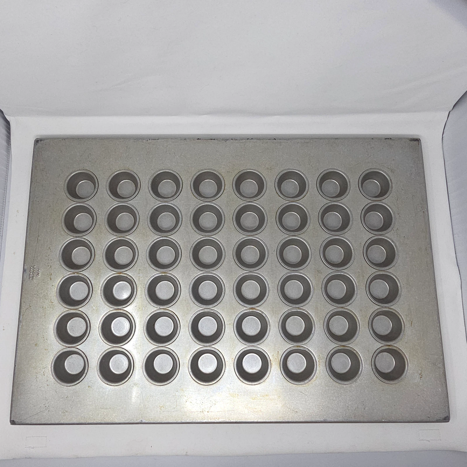 Next Day Gourmet 48-Hole Mini Muffin Pan Commercial Grade Chicago Metallic 529D
Opens in a new windo