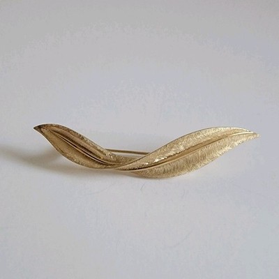 Crown Trifari Alfred Philippe #172560 Gold Twisted Leaf Pin Vintage