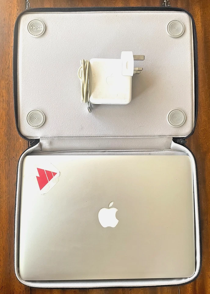 Apple MacBook Pro Retina 13.3" Early 2015 - 128GB SSD - 8GB Ram, photo 1 of 5