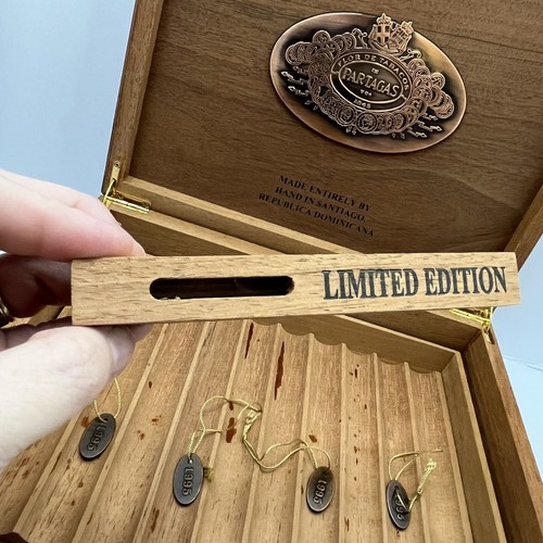 Scatola portasigari in legno vuota vintage Partagas riserva limitata Decadas 1995 - Foto 14 di 16