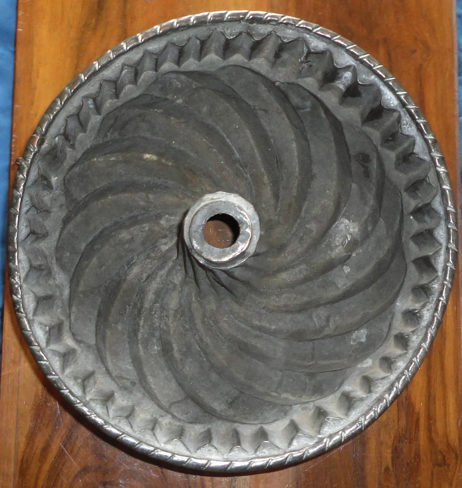 ANCIEN MOULE A KOUGLOF EN CUIVRE 18 ème diamètre 25.5 , étamé - Photo 2/4