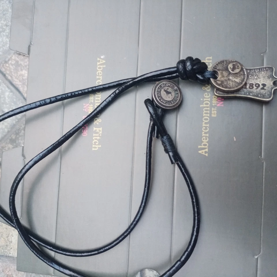 Men’s Leather Cord Necklace with Vintage Metal Tags – Abercrombie & Fitch Style - Image 2 of 4