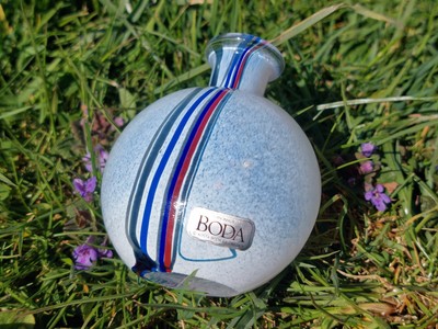 Kosta Boda Rainbow Serie 7cm Vase signiert Bertiil Vallien und nummeriert #48380