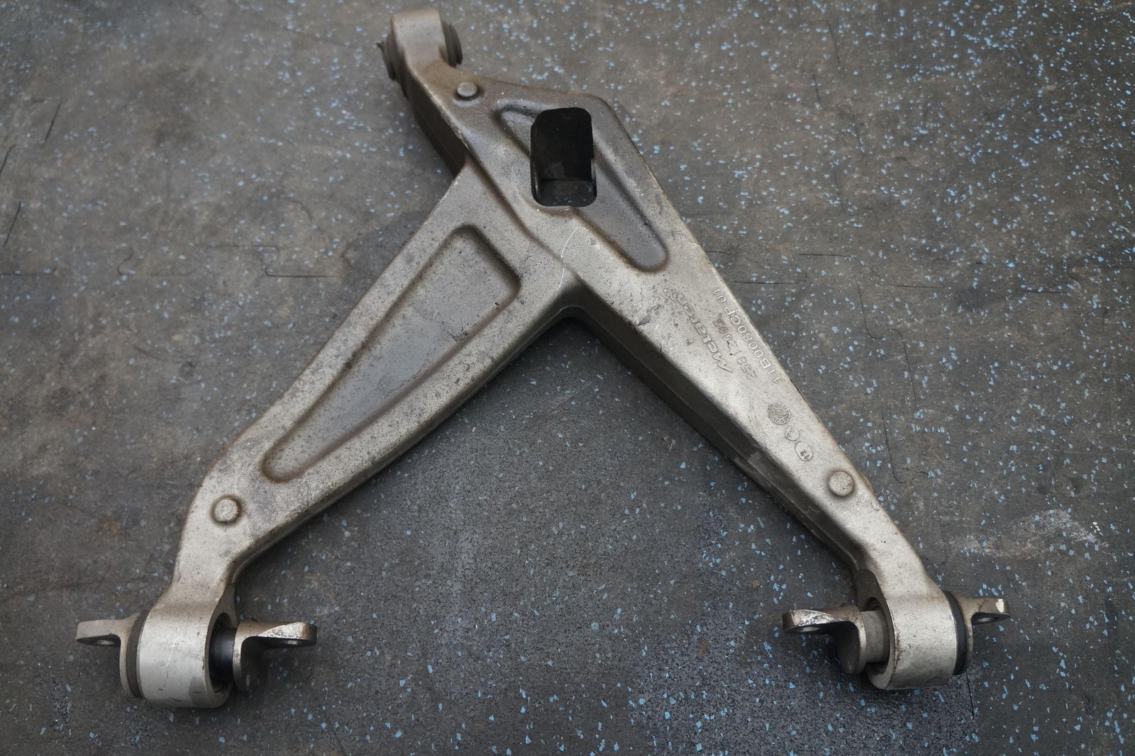 Rear Suspension Right Lower Control Arm 11B0080CP OEM McLaren MP412C 650 G2U