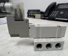    SMC 5 PORT 4-WAY SY SERIES SOLENOID VALVE 24 VDC 1/4" NPT SY5140-5DZ-02T