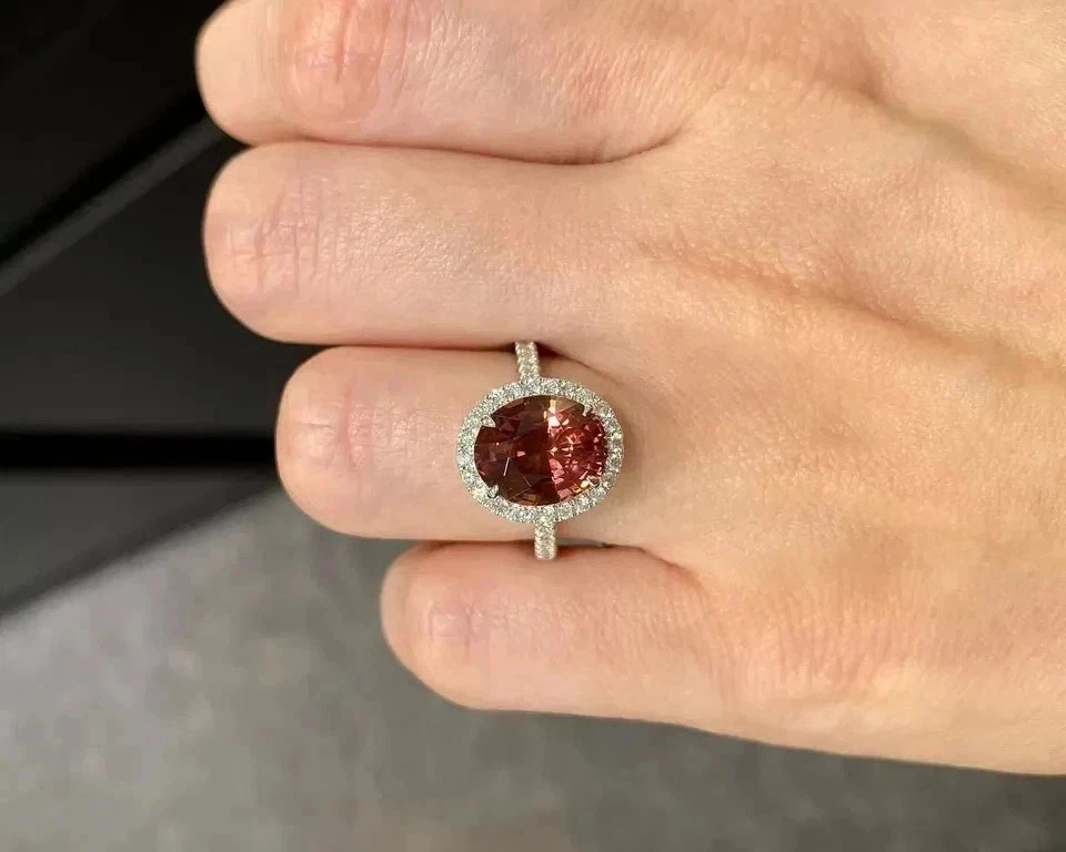 Anillo de boda de diamantes y turmalina natural de corte ovalado de 4,05 quilates de oro blanco sólido de 14 quilates Foto 4 de 4