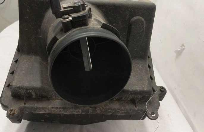 Chevrolet Tahoe 2017-2020 caja de filtro limpiador de admisión de aire de 5,3 L Foto 3 de 3