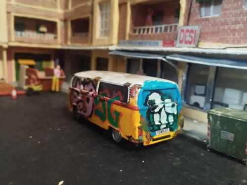 VW Volkswagen T2 - IXO Altaya - 1/43 modificado efecto óxido suciedad graffitis - Imagen 5 de 10
