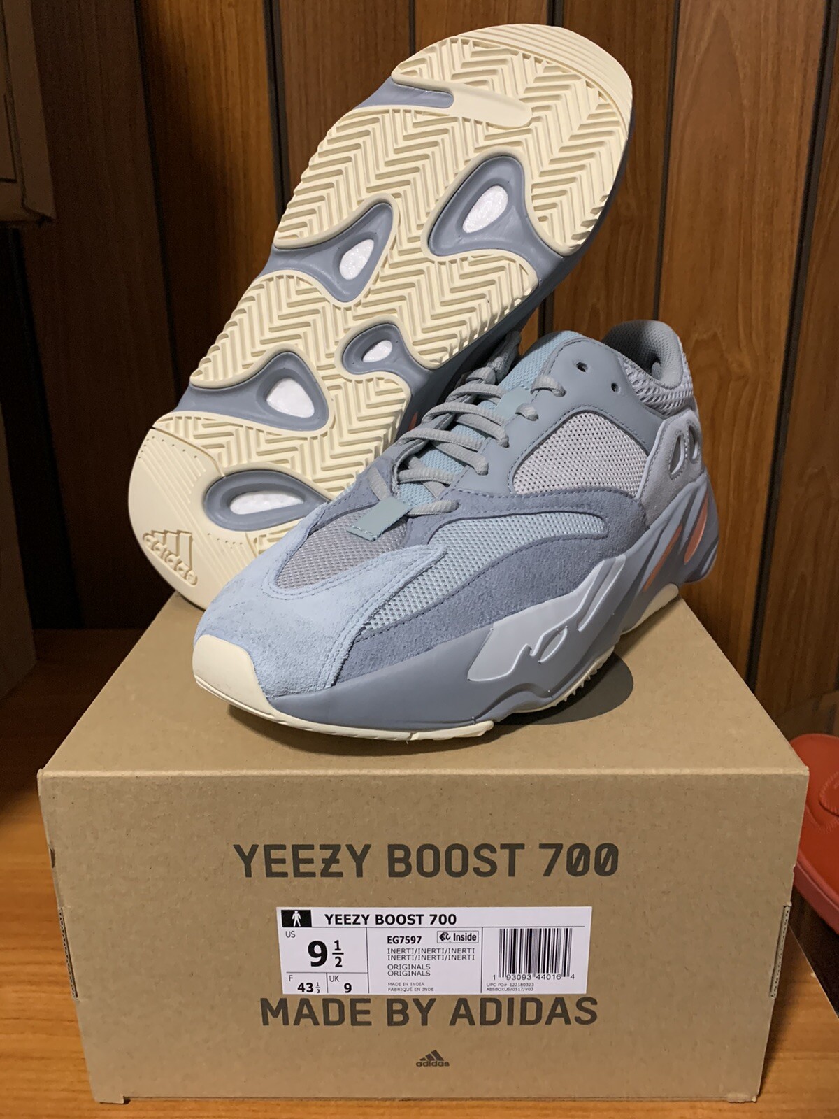yeezy 700 box dimensions