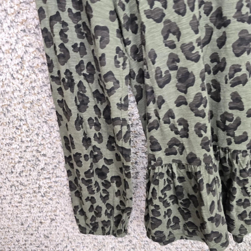 Lucky Brand Top 女式中号绿色动物印花低圆领 T 恤锁眼纽扣 — 第 3/4 张图片