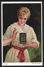 Künstler-AK Bill Fisher: Auf der Lauer, Fotografin, junge Dame mit Fotoapparat