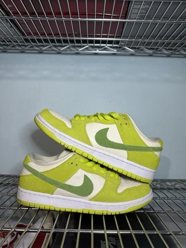 Nike SB Dunk Low Green Apple Size 7.5 Pre-Owned With Box DM0807-300
