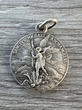 Médaille religieuse Ancienne « Saint Michel » - Metal Argenté