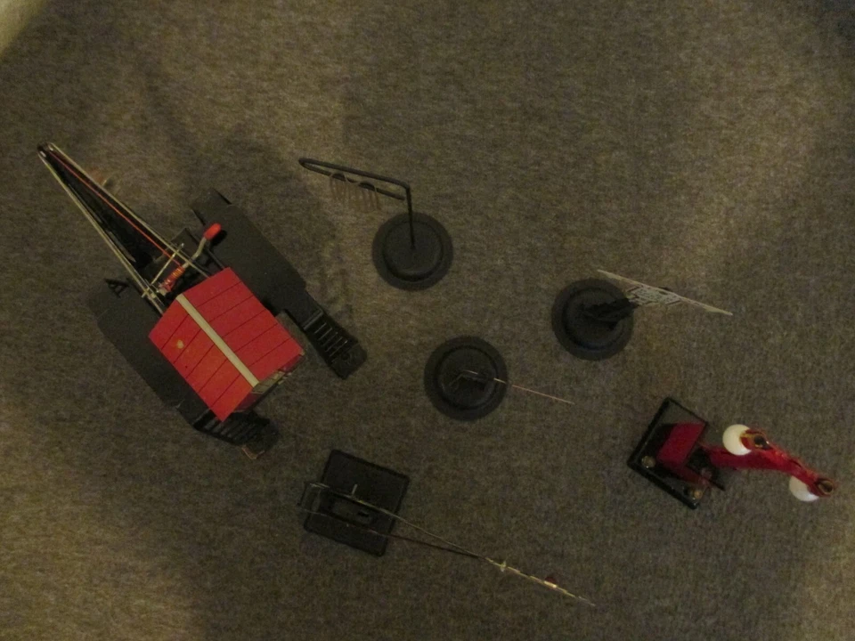 LOTE VINTAGE MARX (3) JUEGO DE SEÑALES DE FERROCARRIL, POSTE DE LUZ Y CARGADOR DE MUELLE CON CAJA ORIGINAL  Foto 4 de 4