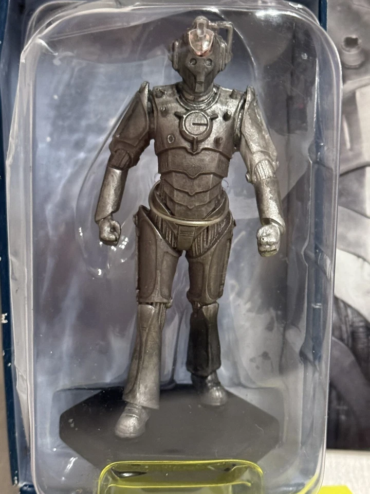 BBC Dr Who Cyber Controller 10th Doctor Action Figure 2012 With Magazine Part 14 - Image 3 of 4