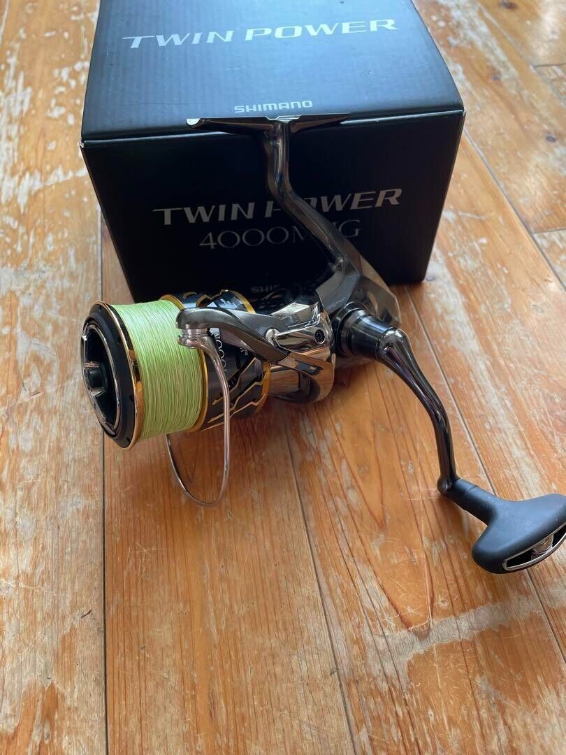 Shimano 20 Twin Power 4000MHG Spinning Reel Used with Box F Shimano 20 Twin Power 4000MHG Spinning Reel Used with Box F