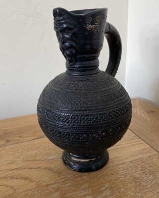 Vintage griechische schwarze Krug Vase mit Gesicht