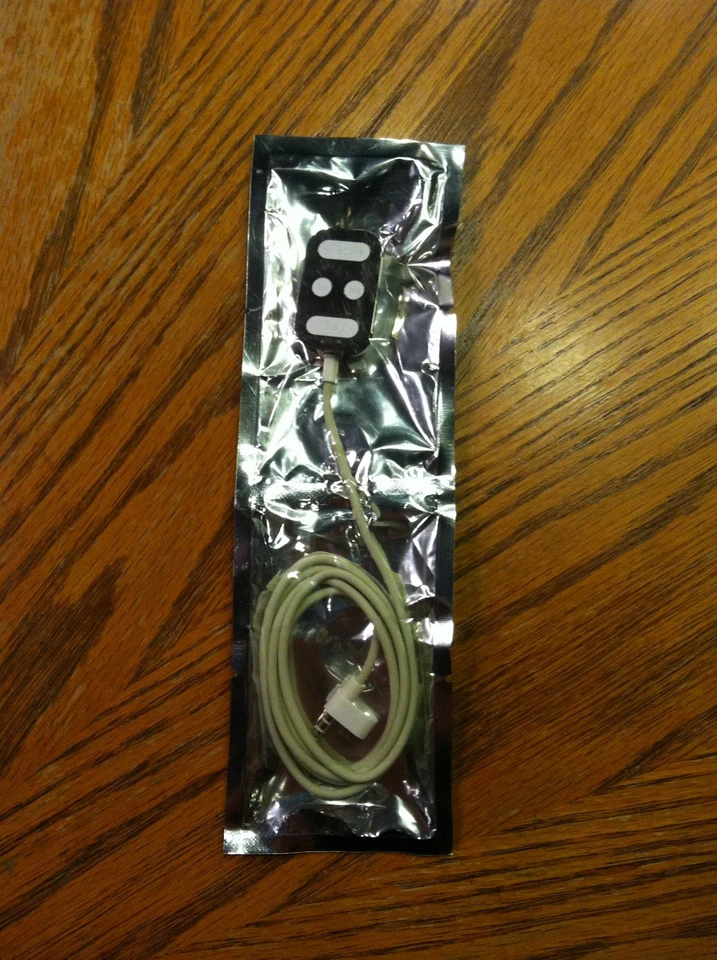 Apple iPod A1018 Wired Remote _ BRAND NEW SEALED _ 603-2454 _ 3rd & 4th Gen+Mini - Image 2 of 4