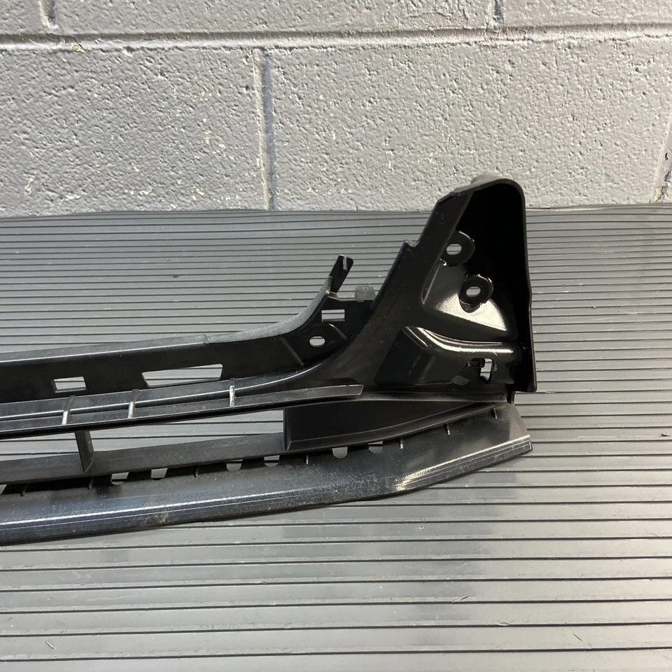 Решетка переднего бампера 2020-2025 Audi A6 Allroad 4K0807683 от оригинального производителя примечание - Изображение 3 из 4