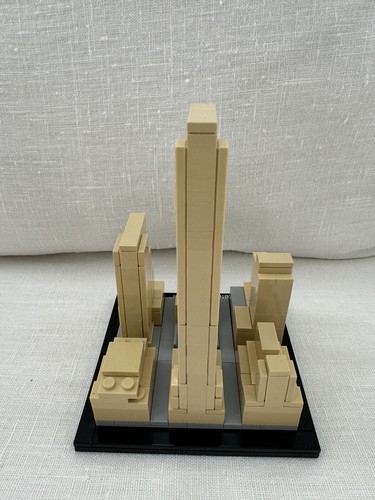 Lego Architecture Rockefeller Center 21007 -- Excellent Condition. - Picture 3 of 4