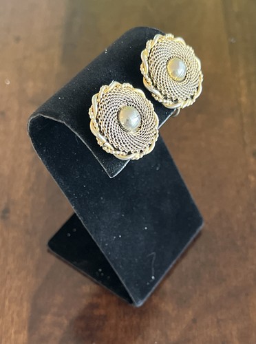 Vintage Signed Kramer New York Gold Tone Round Mesh MCM Fashion Clip On Earrings - Picture 8 of 10