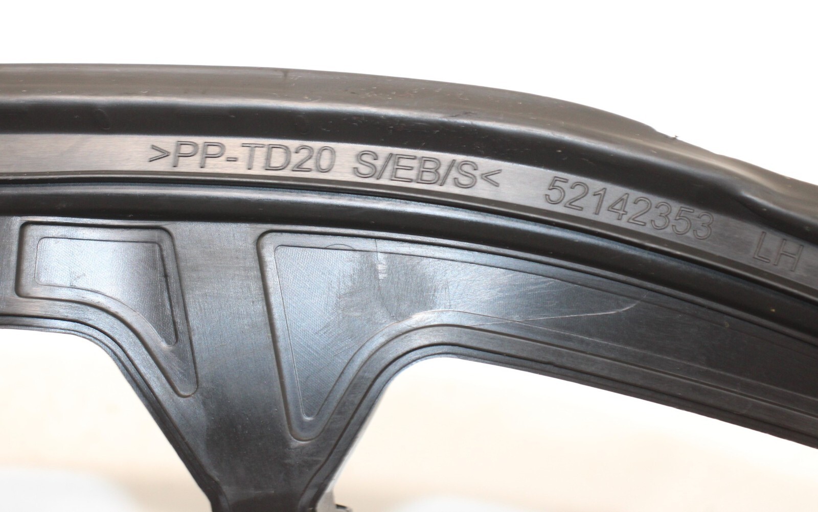 JEEP RENEGADE FRONT LEFT SIDE DOOR FORWARD WEATHERSTRIP SEAL OEM  