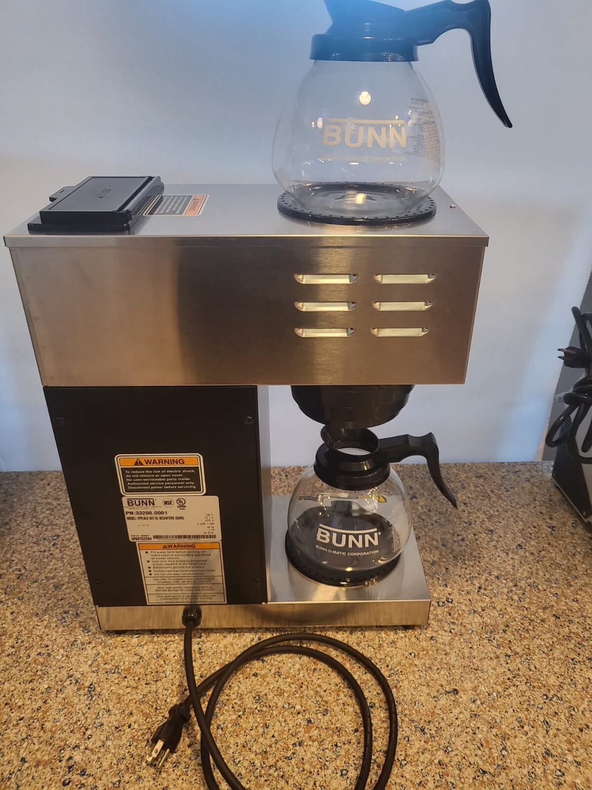 BUNN 33200.0001 VPR 12 CUP POUROVER COFFEE BREWER WITH 2 WARMERS