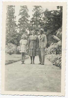 Girl with Parents 1942 - Vintage Photo 1940s