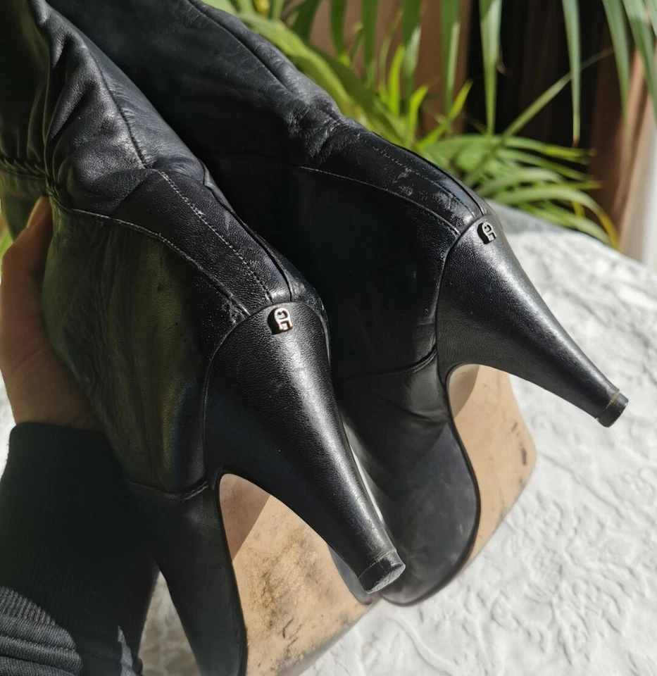 Icónicas Botas de Colección Años 80 ETIENNE AIGNER Cuero Negro Fruncido Reino Unido 4/5 EE.UU 6/7 EU 36/37 Foto 2 de 4