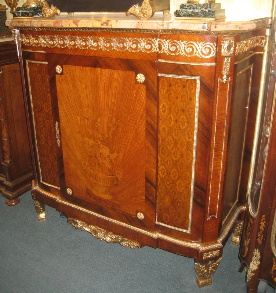 Antiguo gabinete lateral francés estilo Luis XVI caoba montado en bronce Foto 2 de 4