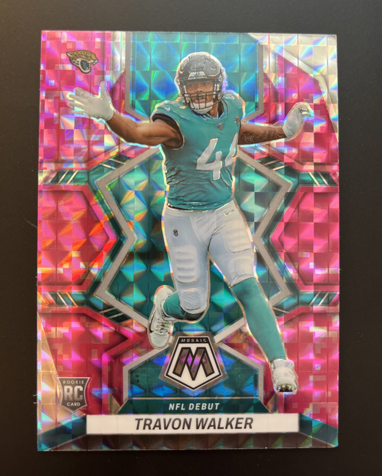 2022 Panini Mosaic Travon Walker NFL Debut Pink Camo Rookie Card RC #286 Jaguars