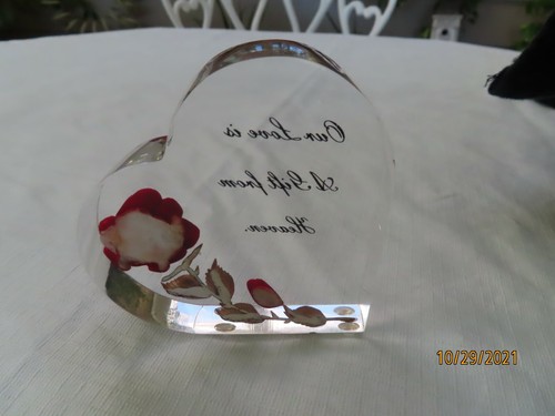 Pisapapeles San Valentín Birchcraft Lucite rosa roja corazón acrílico nuestro amor es regalo - Imagen 3 de 4