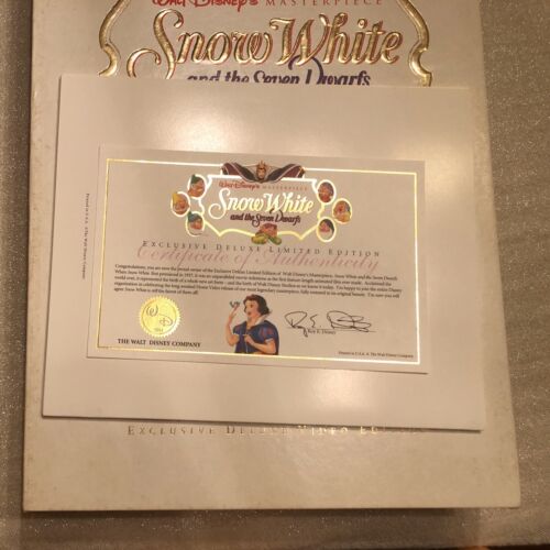 Snow White and the Seven Dwarfs Disney's Exclusive Deluxe Video VHS, Book & More - Picture 5 of 12