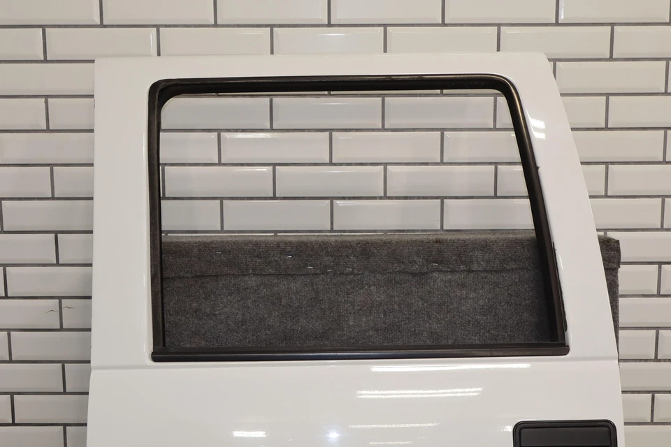 92-99 Chevy Suburban GMT400 Left Rear Door (Summit White 50U) Foto 2 de 4