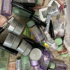 Wholesale Clinique 50 pc Beauty Lot / Free Makeup Bag/Skin Care And Makeup Mixed