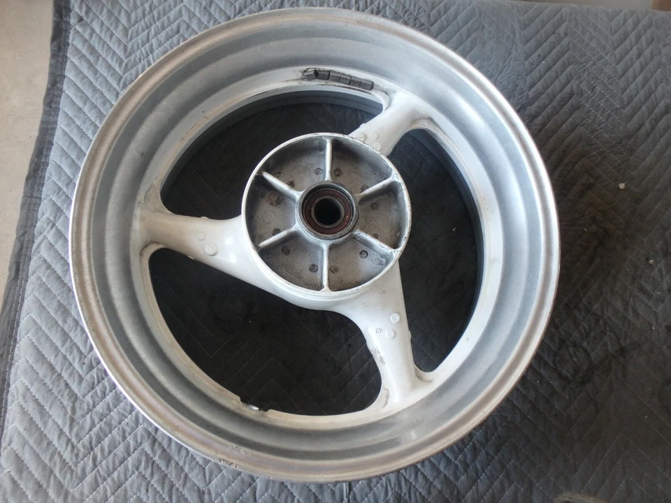 RUEDA TRASERA HONDA CBR 929RR / 954RR, LLANTA OEM, RECTA GARANTIZADA  Foto 2 de 4