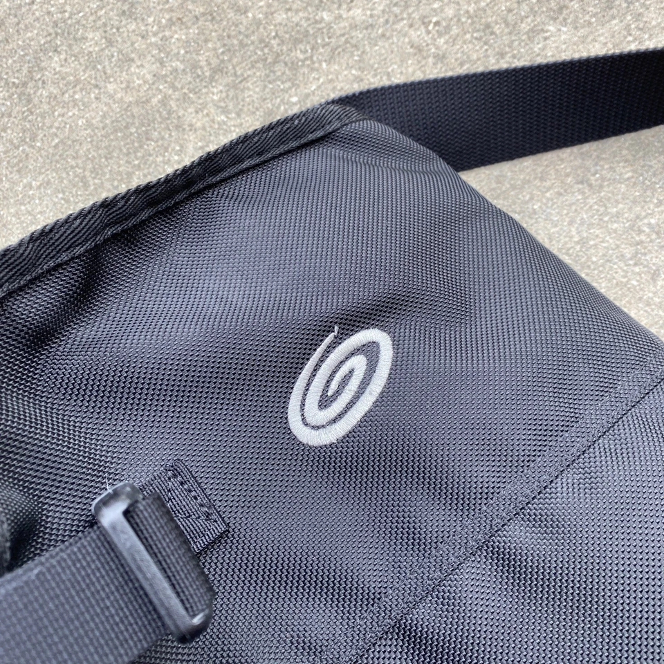 Timbuk2 Classic Padded Laptop Messenger Bike Bag Commuter Work Crossbody Black - Image 2 of 4