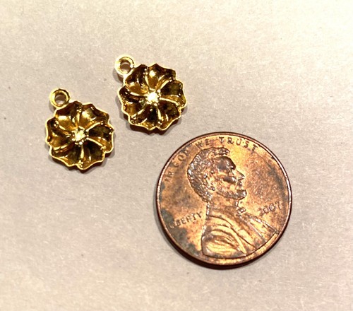 36x Gold Plate Small Flower Charm Shape- NOS- with hole for hanging - Picture 3 of 3