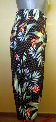 🌼 Women Capri Crop Pants Trousers Stretch Black Floral Print BeMe Plus Size 24 - Picture 3 of 4