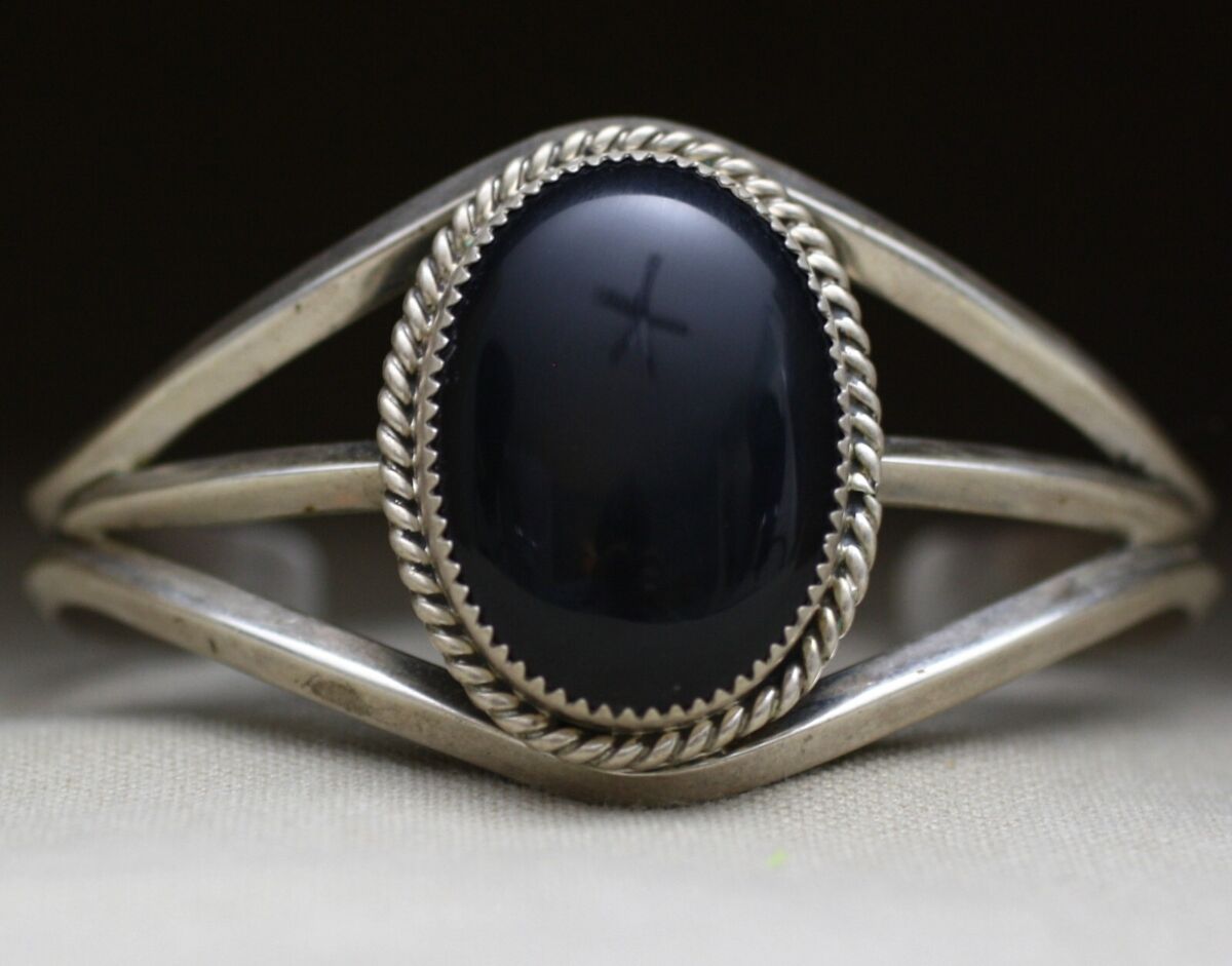 Authentic Vintage Native American Navajo Black Onyx Sterling Silver Bracelet Authentic Vintage Native American Navajo Black Onyx Sterling Silver Bracelet