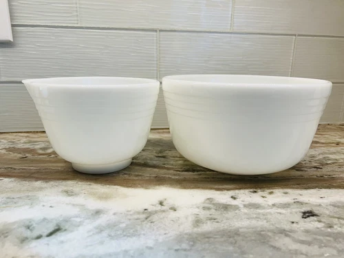 Vintage Pyrex Ribbed  Milk Glass Mixing Bowl Set-27 (Large) 37 (Spout) Hamilton