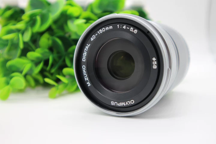 M.ZUIKO DIGITAL ED 40-150mm f4-5.6 R lens for Olympus E-M5II E