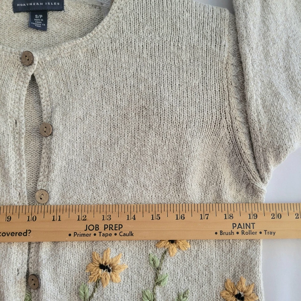 Cárdigan tejido con flores de colección Northern Isles mezcla de lino para mujer pequeño Grandmacore gatos Foto 4 de 4